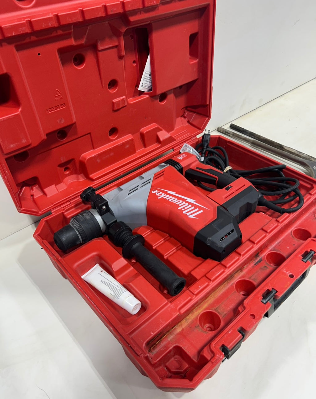 Milwaukee 1 3/4 SDS Max with bits