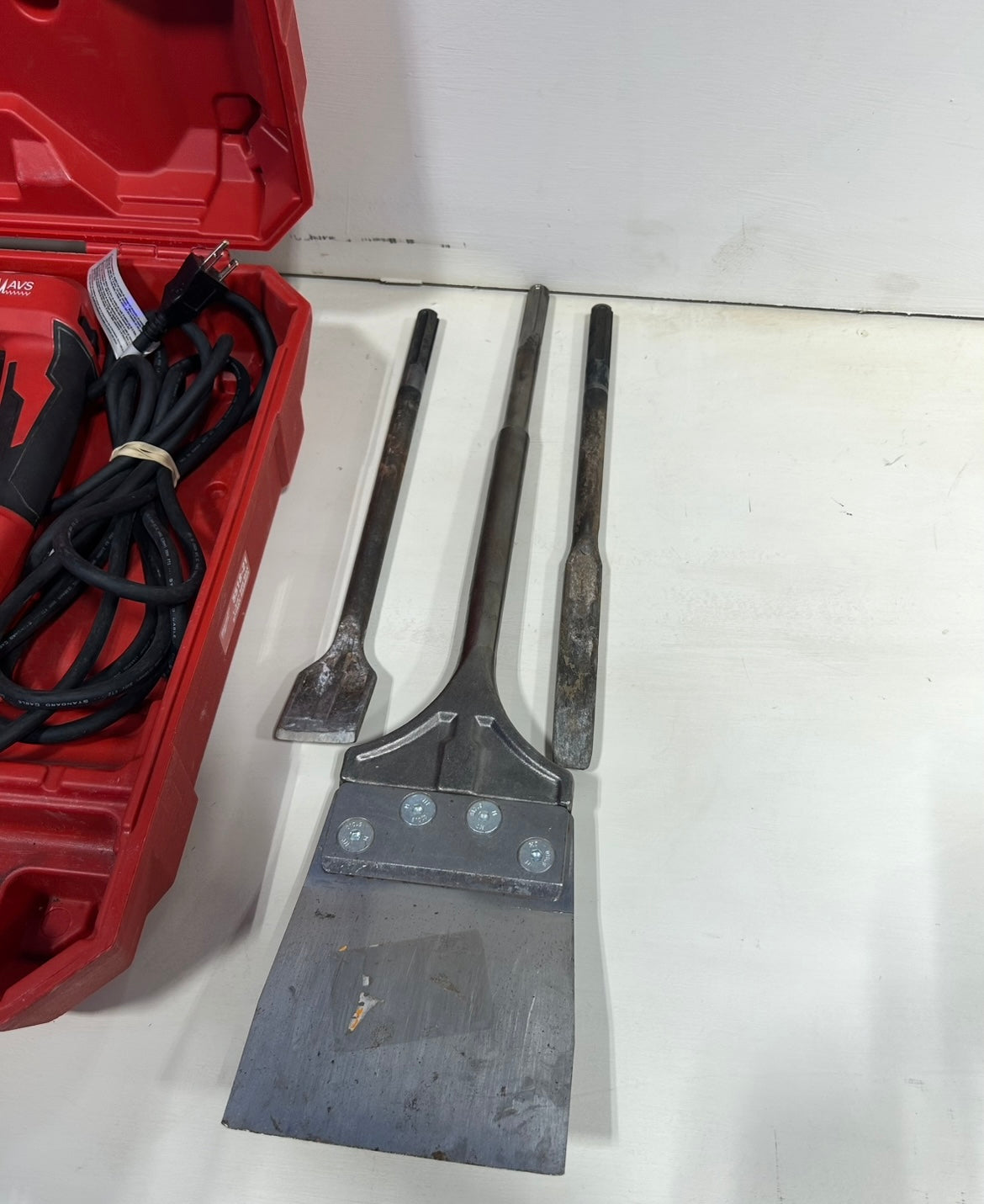 Milwaukee 1 3/4 SDS Max with bits