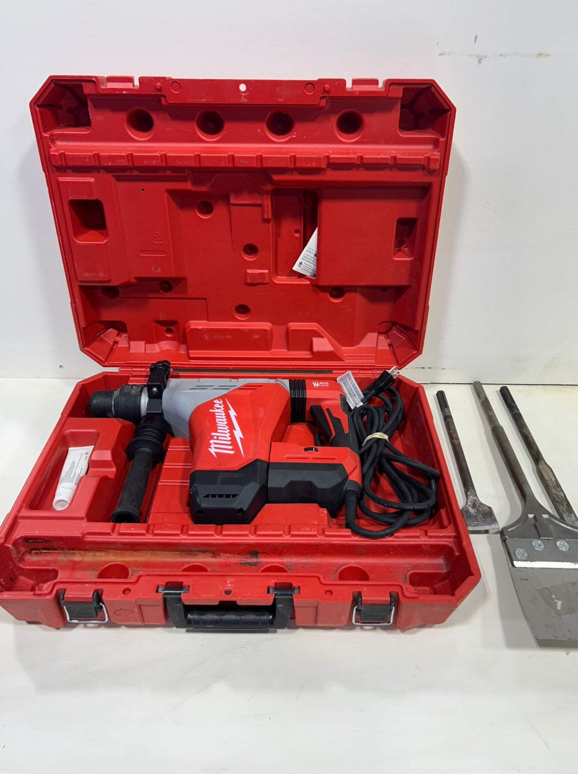 Milwaukee 1 3/4 SDS Max with bits